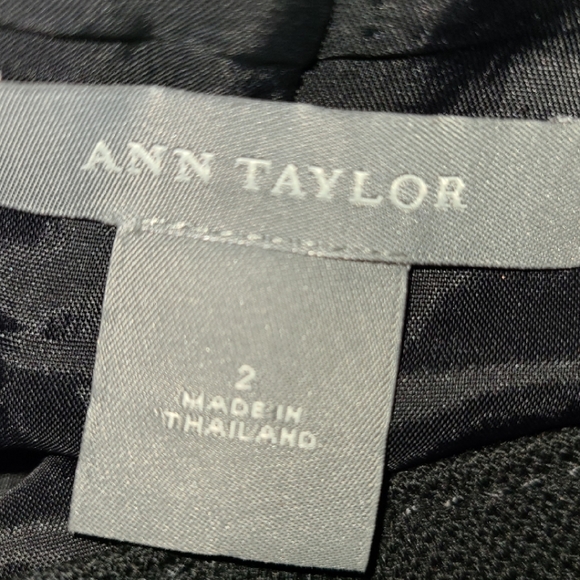 ANN TAYLOR  BLACK 100% VIRGIN WOOL PENCIL SKIRT - Picture 3 of 3